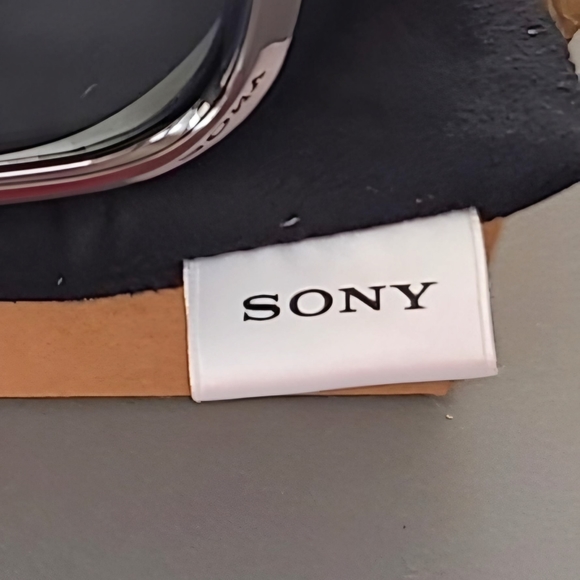 Sony TDG-BR100 3D Glasses (x2) NIB Tag has not been pulled from batteries yet - Picture 7 of 9